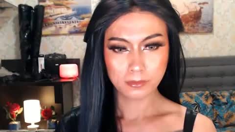 Snapshot of affairtoyourgoddesskhendra chatting on 12-13-24, 08:58 Dominant Goddess Contessa online show from 12-13-24, 08:58
