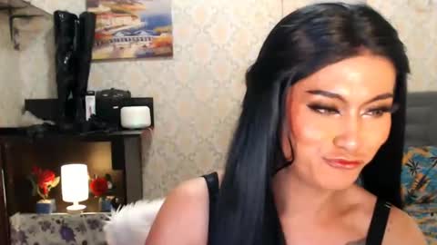 Snapshot of affairtoyourgoddesskhendra chatting on 12-14-24, 12:01 Dominant Goddess Contessa online show from 12-14-24, 12:01