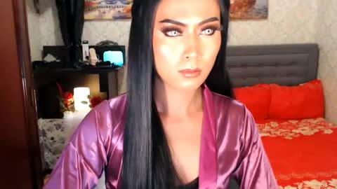 Snapshot of affairtoyourgoddesskhendra chatting on 01-29-25, 11:25 Dominant Goddess Contessa online show from 01-29-25, 11:25