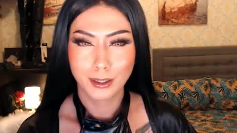 Snapshot of affairtoyourgoddesskhendra chatting on 02-13-25, 06:27 Dominant Goddess Contessa online show from 02-13-25, 06:27