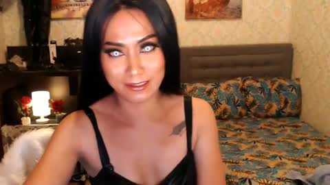 Snapshot of affairtoyourgoddesskhendra chatting on 02-14-25, 11:09 Dominant Goddess Contessa online show from 02-14-25, 11:09