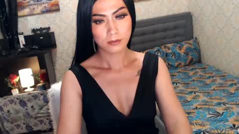 Snapshot of affairtoyourgoddesskhendra chatting on 02-19-25, 09:25 Dominant Goddess Contessa online show from 02-19-25, 09:25