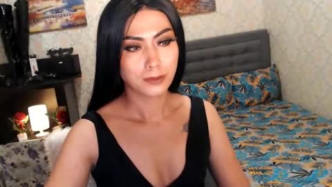 Snapshot of affairtoyourgoddesskhendra chatting on 02-20-25, 12:30 Dominant Goddess Contessa online show from 02-20-25, 12:30
