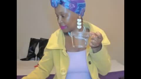 Snapshot of aficangagqueen chatting on 05-19-26, 04:52 AfricanSquirtQueen online show from 05-19-26, 04:52