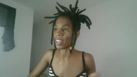 Snapshot of africadeluxe chatting on 04-09-26, 01:38 Africa online show from 04-09-26, 01:38