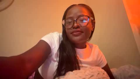 Snapshot of africandomprincess chatting on 10-17-25, 05:21 africandomprincess online show from 10-17-25, 05:21