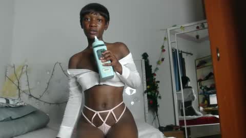 Snapshot of africanpetitequeen chatting on 12-29-24, 02:42 CIARA online show from 12-29-24, 02:42