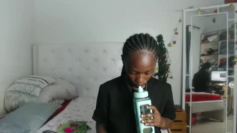 Snapshot of africanpetitequeen chatting on 01-10-25, 09:10 CIARA online show from 01-10-25, 09:10