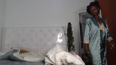 Snapshot of africanpetitequeen chatting on 02-10-25, 01:03 CIARA online show from 02-10-25, 01:03