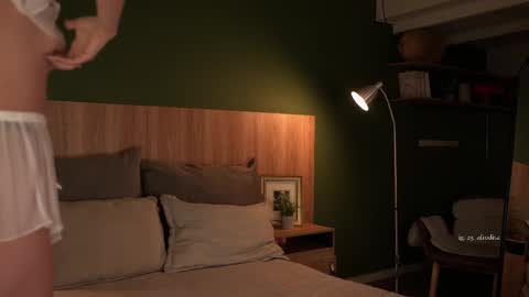 Snapshot of afrodita__25 chatting on 03-20-26, 11:20 Emma online show from 03-20-26, 11:20