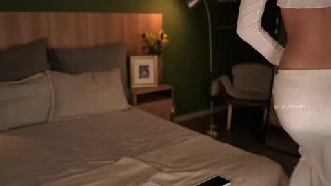 Snapshot of afrodita__25 chatting on 03-25-26, 11:00 Emma online show from 03-25-26, 11:00