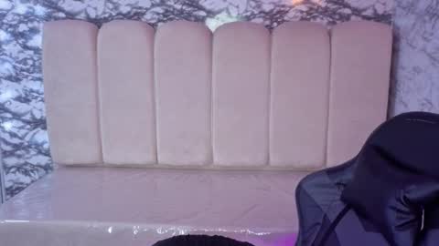 Snapshot of afrodita_wild_v chatting on 12-18-25, 08:26 afrodita_wild_v online show from 12-18-25, 08:26