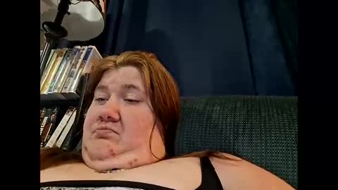 Snapshot of afterhoursangle35 chatting on 03-15-26, 01:33 Babygirls353637 online show from 03-15-26, 01:33