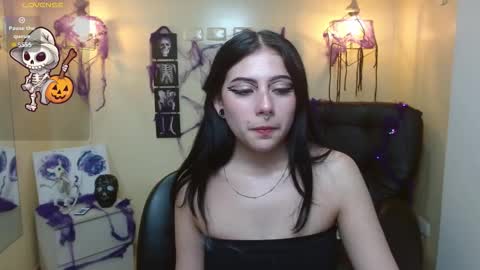 Snapshot of agarycus_ chatting on 10-18-25, 01:01 Kimberly online show from 10-18-25, 01:01