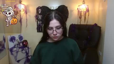 Snapshot of agarycus_ chatting on 10-27-25, 12:53 Kimberly online show from 10-27-25, 12:53