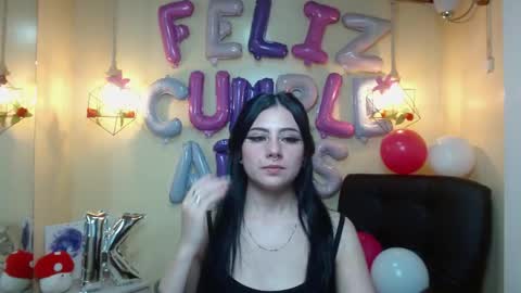 Snapshot of agarycus_ chatting on 11-04-25, 01:43 Kimberly online show from 11-04-25, 01:43