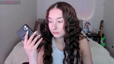 Snapshot of agata_cherry chatting on 10-20-25, 05:19 Eva online show from 10-20-25, 05:19