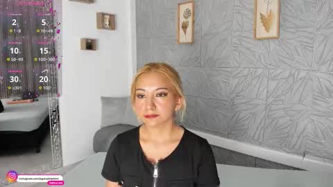 Snapshot of agatadelphine_mr chatting on 03-10-26, 02:33 Agatadelphine online show from 03-10-26, 02:33