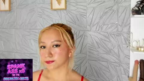 Snapshot of agatadelphine_mr chatting on 04-28-26, 01:16 Agatadelphine online show from 04-28-26, 01:16