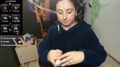 A G A T A T H O M P S O N online show from 10-28-25, 08:29