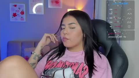 Snapshot of agatha_riccie chatting on 05-30-26, 05:26 Cat online show from 05-30-26, 05:26