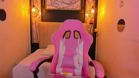 agatha online show from 03-04-25, 12:18