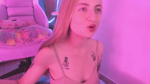 Snapshot of agathaa_ks_ chatting on 01-19-25, 02:25 Camila 2 online show from 01-19-25, 02:25
