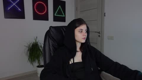 Agelina Lilly Laura online show from 01-27-25, 08:29