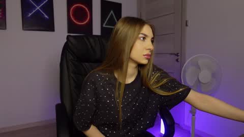 Agelina Lilly Laura online show from 02-15-25, 06:44