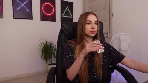 Agelina Lilly Laura online show from 02-15-25, 12:54