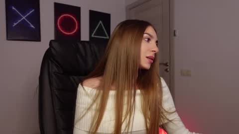 Agelina Lilly Laura online show from 02-19-25, 02:01