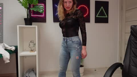 Agelina Lilly Laura online show from 02-26-25, 07:20