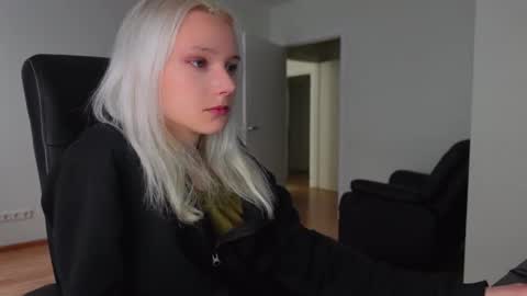 Agelina Lilly Laura online show from 05-08-26, 12:32