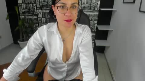 Snapshot of aghata_moon chatting on 12-20-24, 12:41 Aghata Moon online show from 12-20-24, 12:41