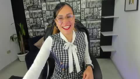 Snapshot of aghata_moon chatting on 01-28-25, 02:42 Aghata Moon online show from 01-28-25, 02:42