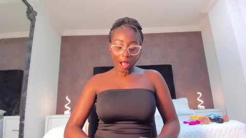 Agnes Bailey online show from 01-23-25, 10:01