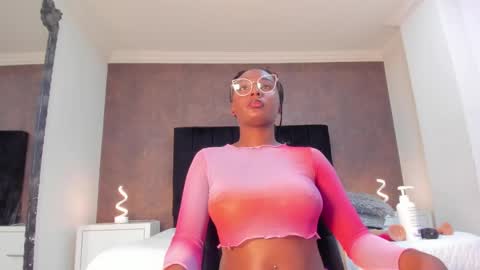 Agnes Bailey online show from 01-24-25, 01:03