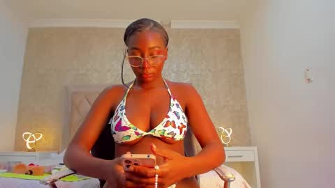 Agnes Bailey online show from 02-08-25, 11:13