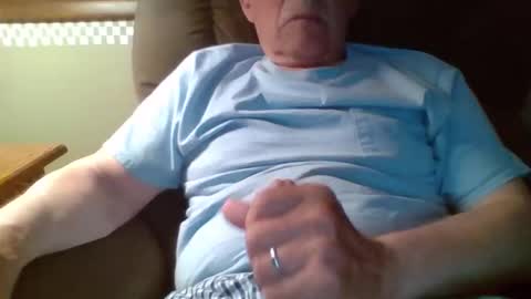 Snapshot of aguynrkfrd chatting on 05-15-26, 10:22 aguynrkfrd online show from 05-15-26, 10:22