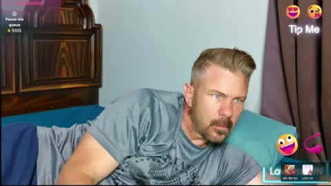 Snapshot of ahardman10 chatting on 05-08-26, 05:07 Blue Eyed Handsome Man online show from 05-08-26, 05:07