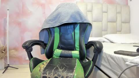 karoline  online show from 09-26-25, 04:33