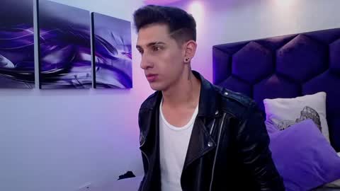 AIDEN  online show from 09-22-25, 02:35