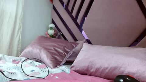 aiilynsmiith online show from 10-03-25, 11:18