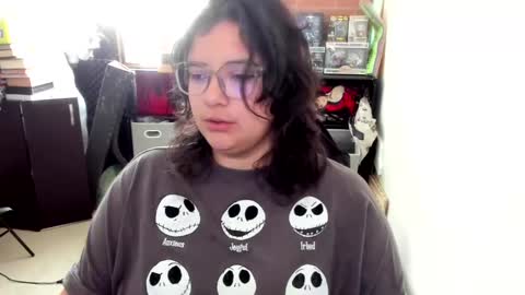 Snapshot of aikadreams chatting on 10-12-25, 04:06 Catalina online show from 10-12-25, 04:06