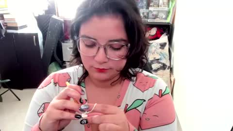 Snapshot of aikadreams chatting on 10-14-25, 09:04 Catalina online show from 10-14-25, 09:04