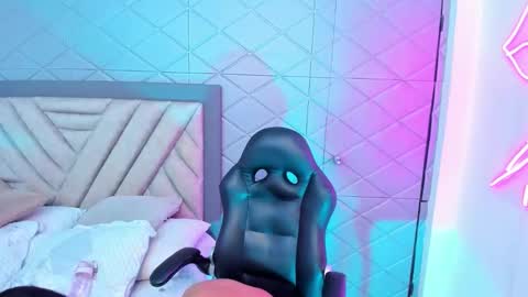 AikoLee online show from 09-19-25, 06:59