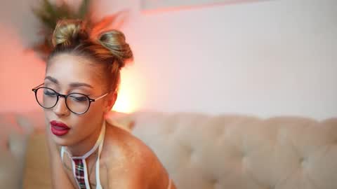 Snapshot of aileenaxa chatting on 10-05-25, 06:39 Aileen online show from 10-05-25, 06:39