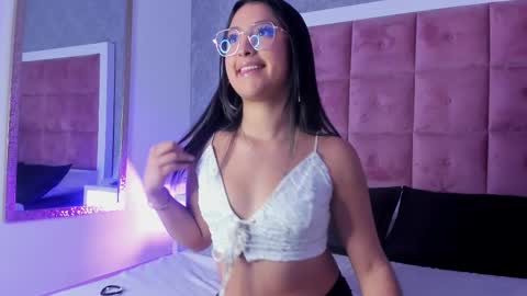 Snapshot of ailenaranda chatting on 10-21-25, 03:57 Ailen online show from 10-21-25, 03:57