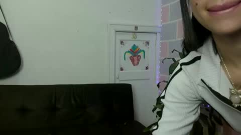 Snapshot of aine_ileana chatting on 05-27-26, 04:15 J online show from 05-27-26, 04:15