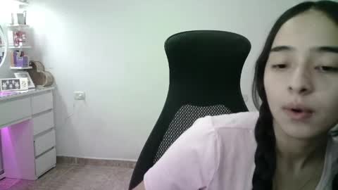 Snapshot of aineangeel chatting on 04-23-26, 12:01 AINE online show from 04-23-26, 12:01